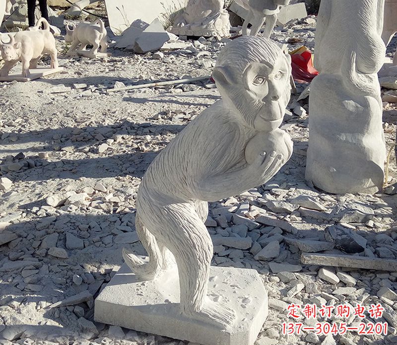 重庆抱桃子的猴子石雕系列传承古老文化,让爱活跃起来