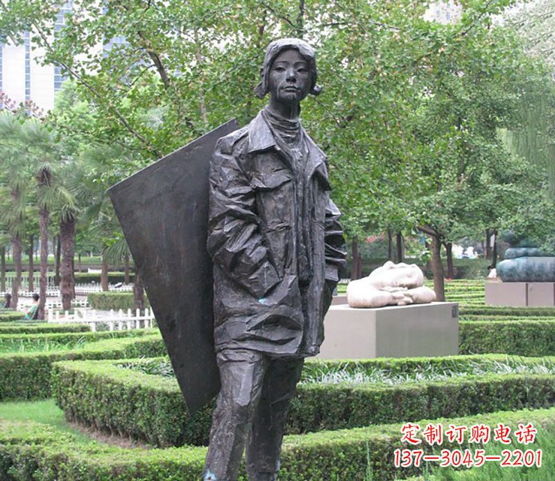 重庆少女的坚强与美丽——铜雕少女公园人物