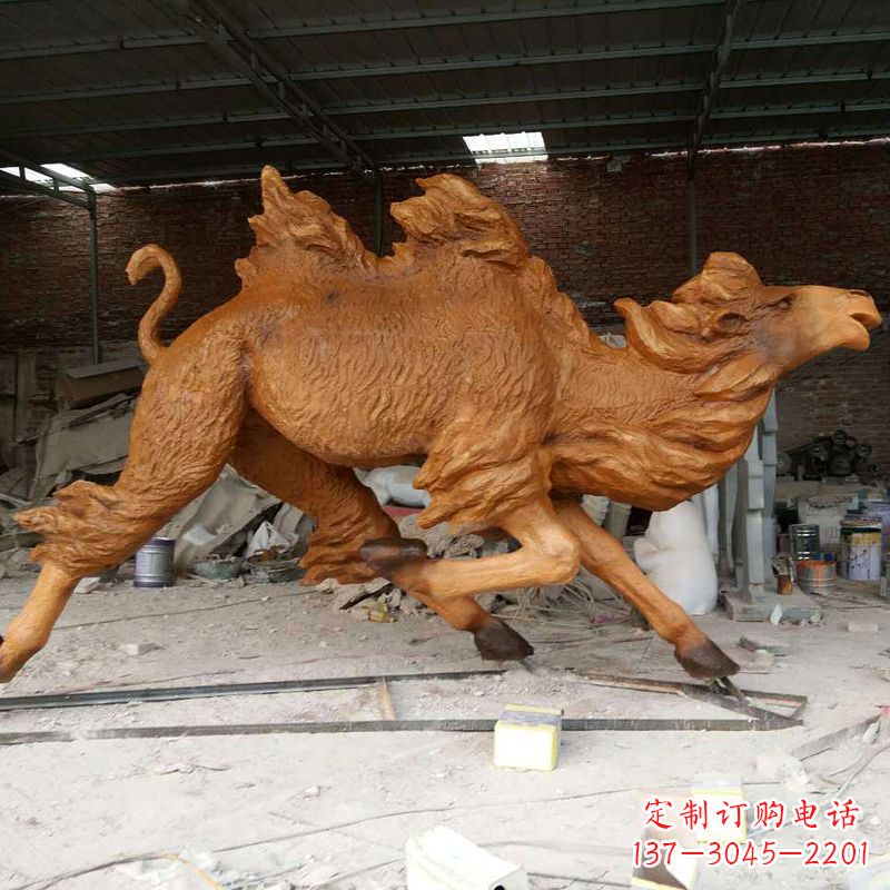 重庆奔跑的骆驼仿真雕塑