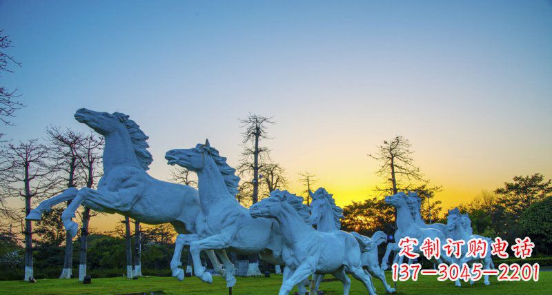 重庆新颖活力的马群雕塑奔跑的马