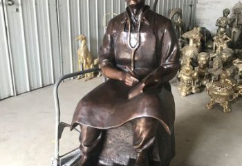 重庆白求恩坐姿纯铜雕塑赞颂英雄的象征