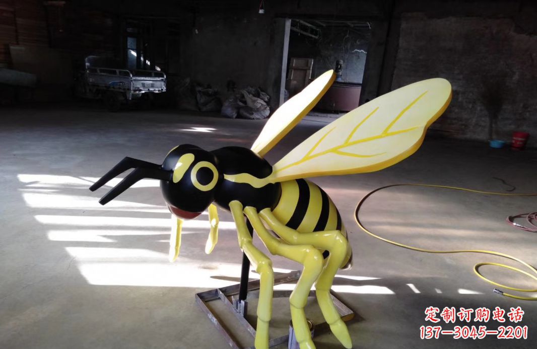 重庆玻璃蜜蜂雕塑让自然之美展现
