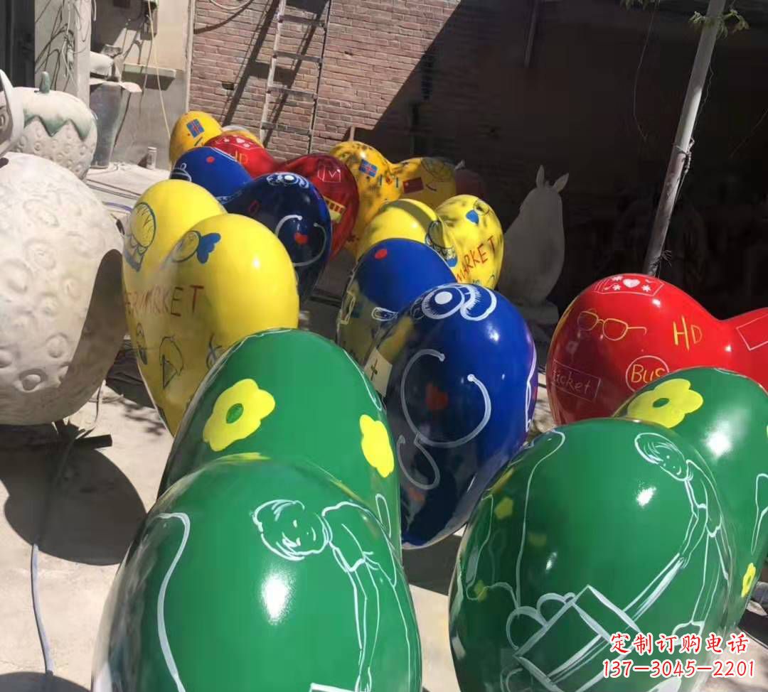 重庆玻璃钢彩绘气球雕塑