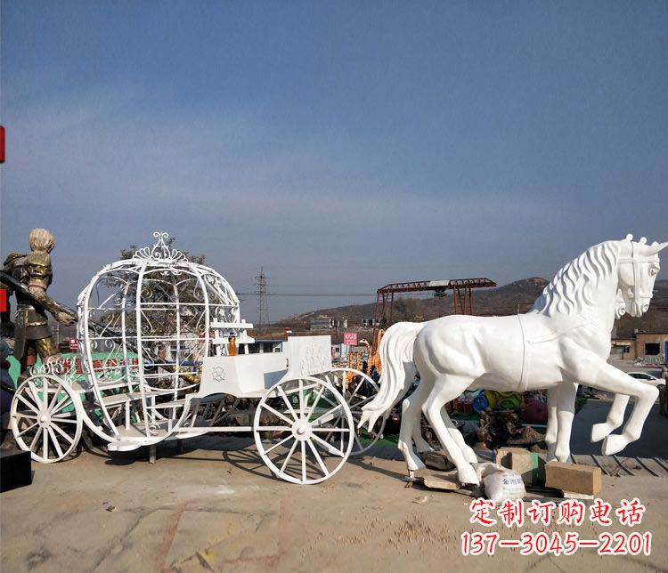 重庆玻璃钢城市的马车雕塑