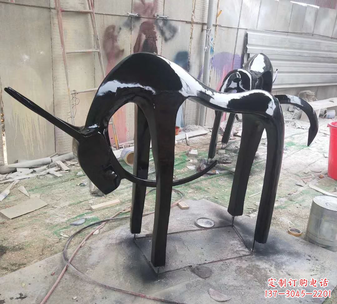 重庆玻璃钢制作的鹿雕塑——装点你的庭院