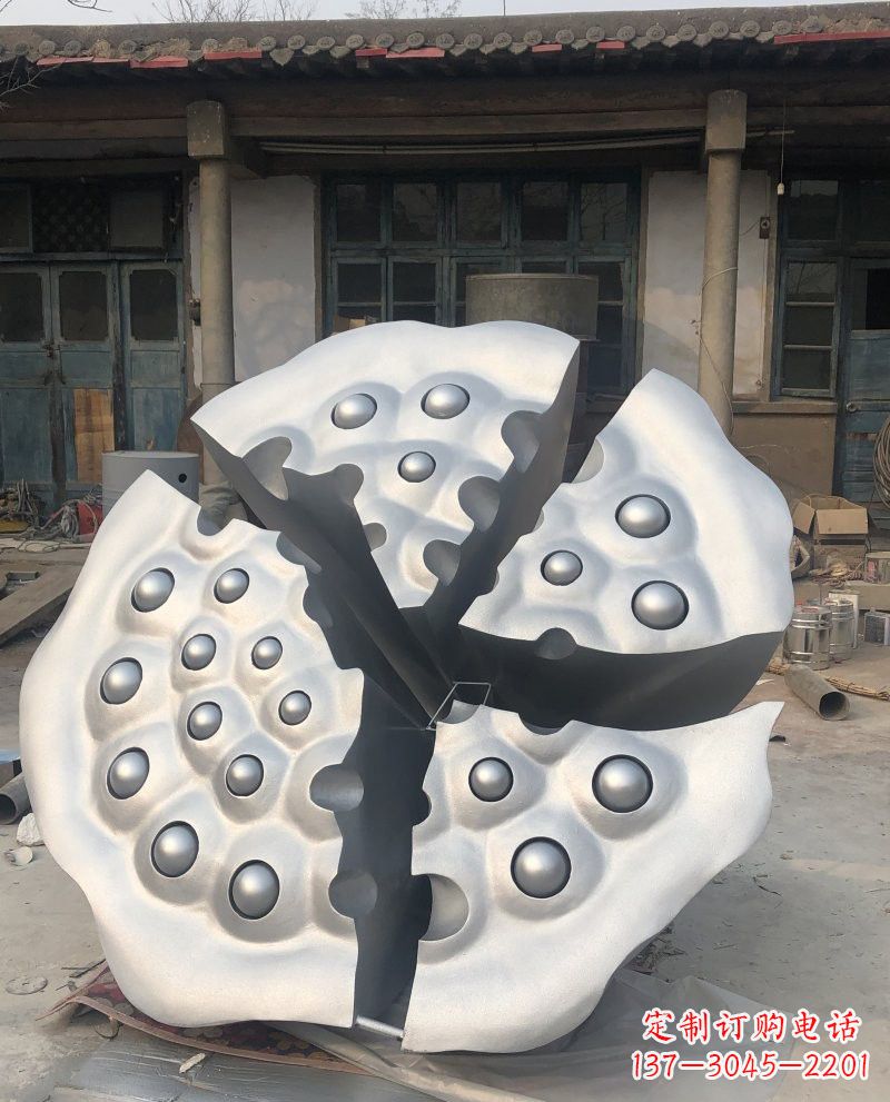 重庆玻璃钢莲蓬雕塑美丽的象征