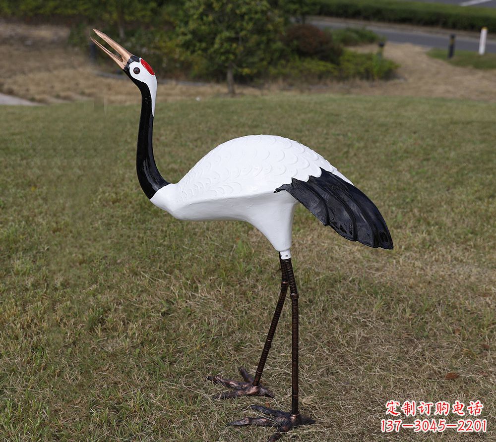 重庆玻璃钢雕塑仙鹤——灵动飞翔的艺术之美