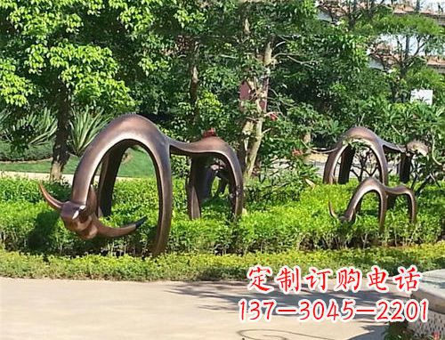 重庆玻璃钢动物雕塑公园草坪的美丽装饰