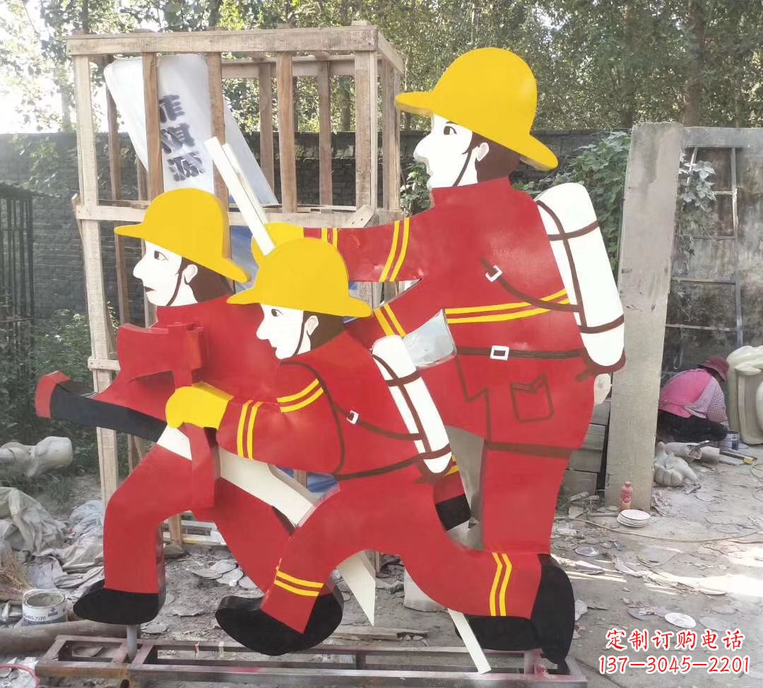 重庆玻璃钢消防员雕塑——精致的园林景观装饰