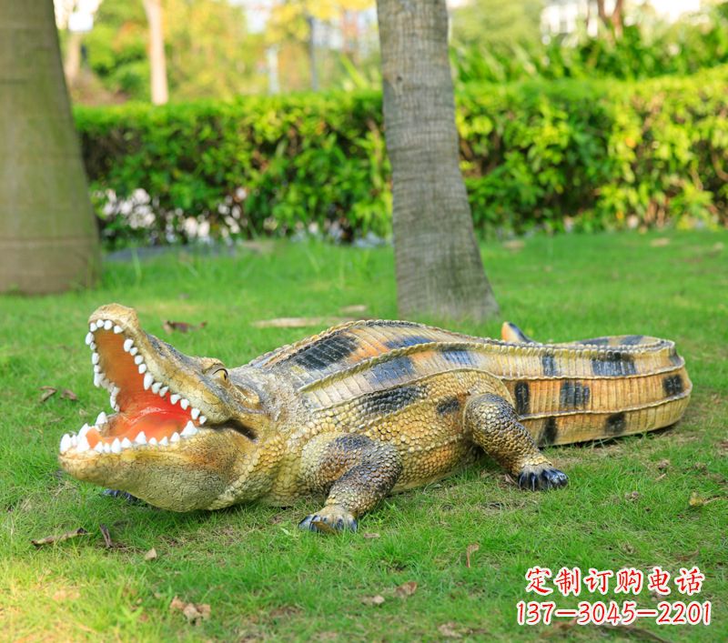 重庆玻璃钢鳄鱼仿真动物雕塑精美雕塑营造绿色环境