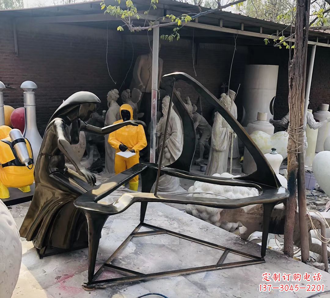 重庆玻璃钢仿铜钢琴雕塑