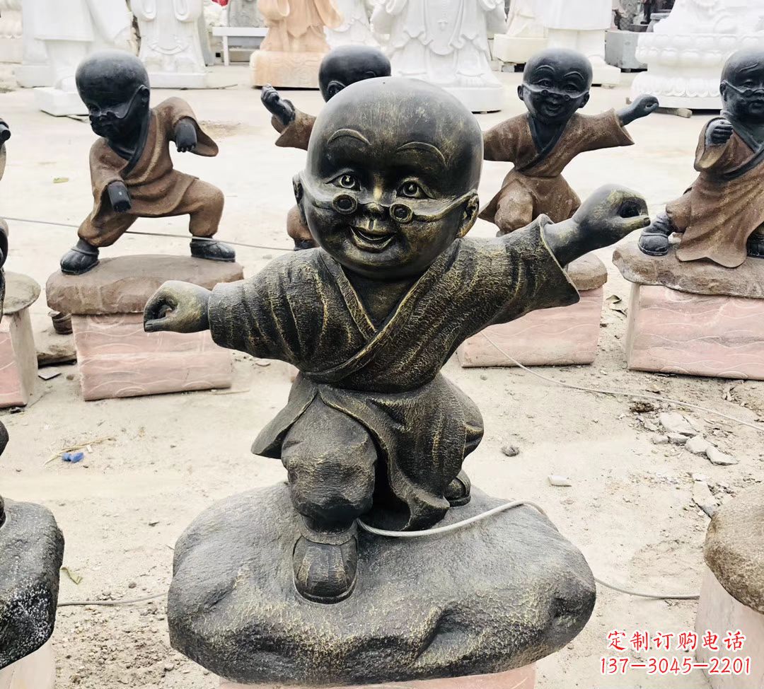 重庆玻璃钢仿铜小和尚雕塑传承佛教文化