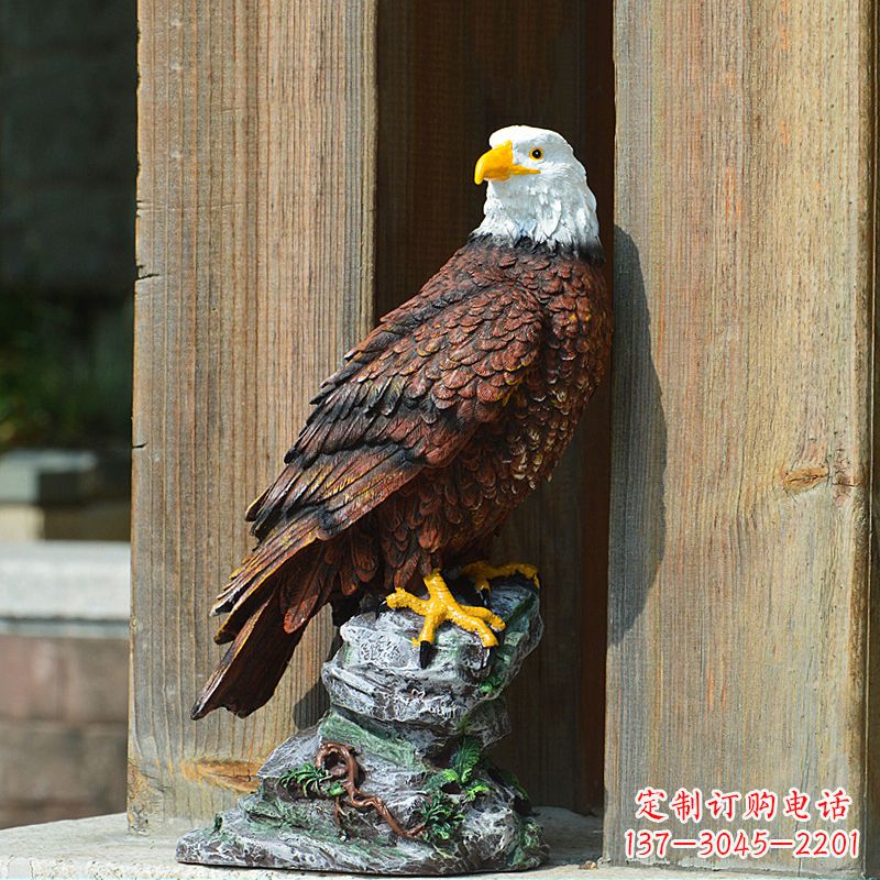 重庆玻璃钢老鹰雕塑——传递自然之美