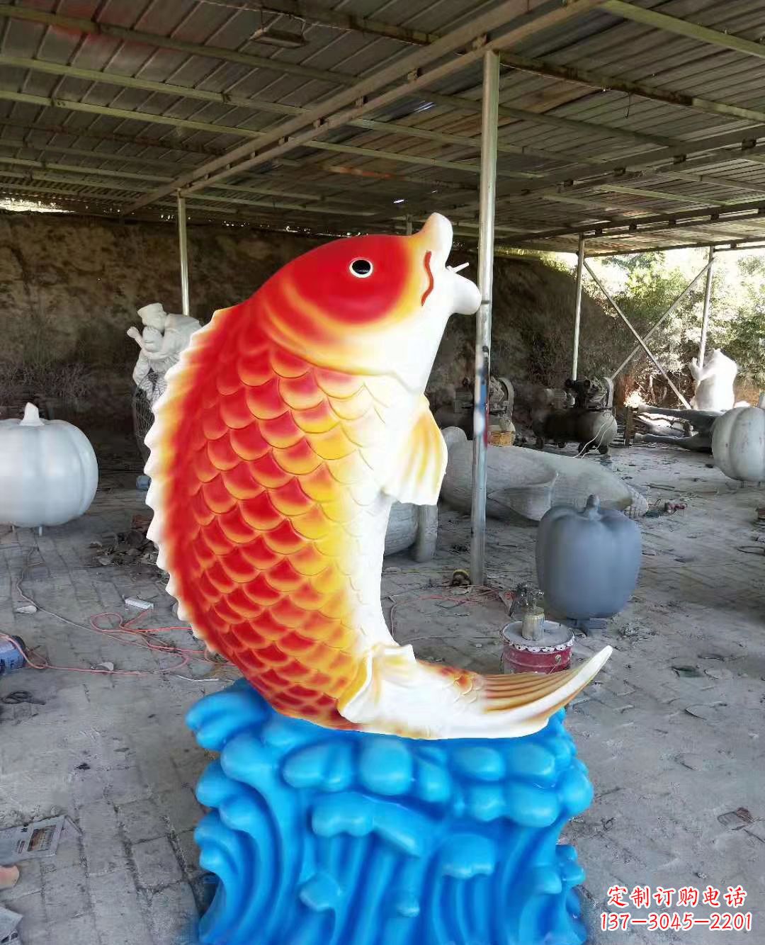 重庆玻璃钢仿真鲤鱼喷泉雕塑