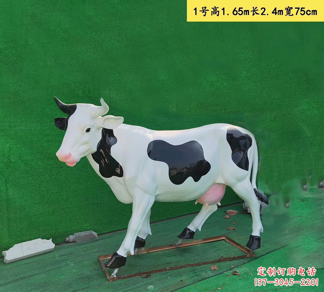 重庆玻璃钢仿真奶牛雕塑精致而可爱