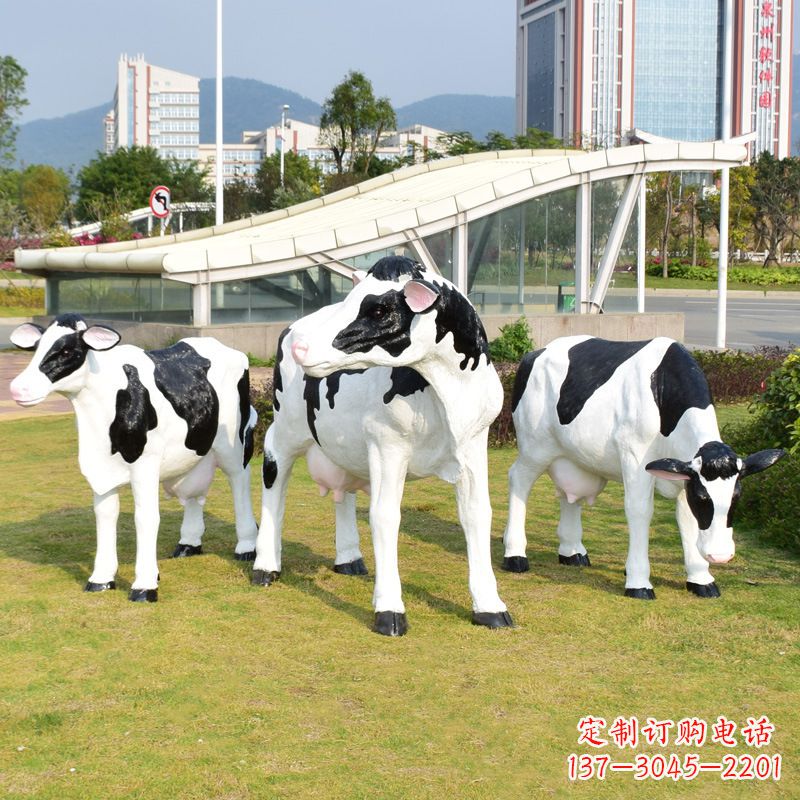 重庆玻璃钢仿真奶牛雕塑-园林草坪动物摆件