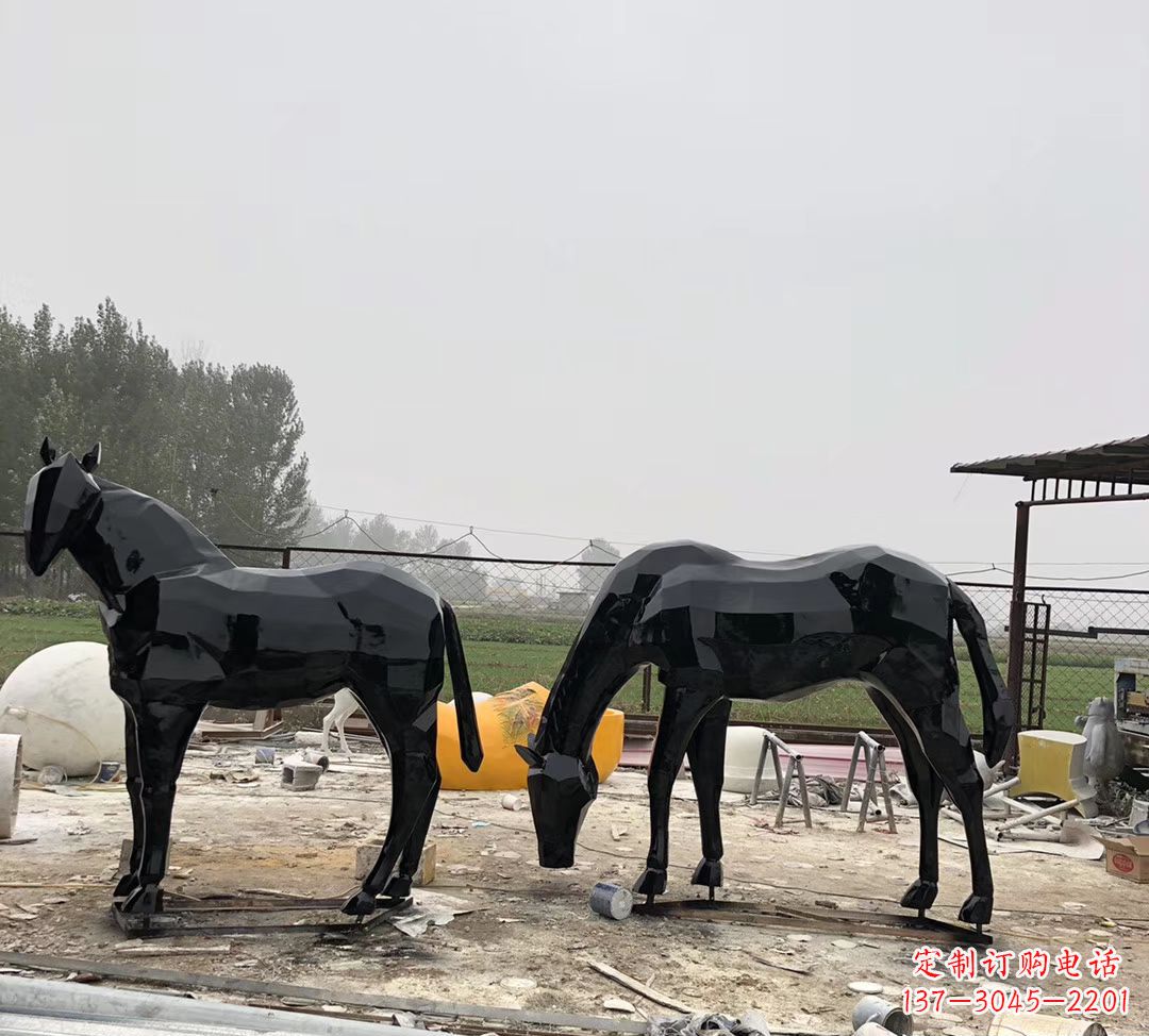 重庆玻璃钢几何吃草马雕塑公园动物玻璃钢马雕塑 (4)