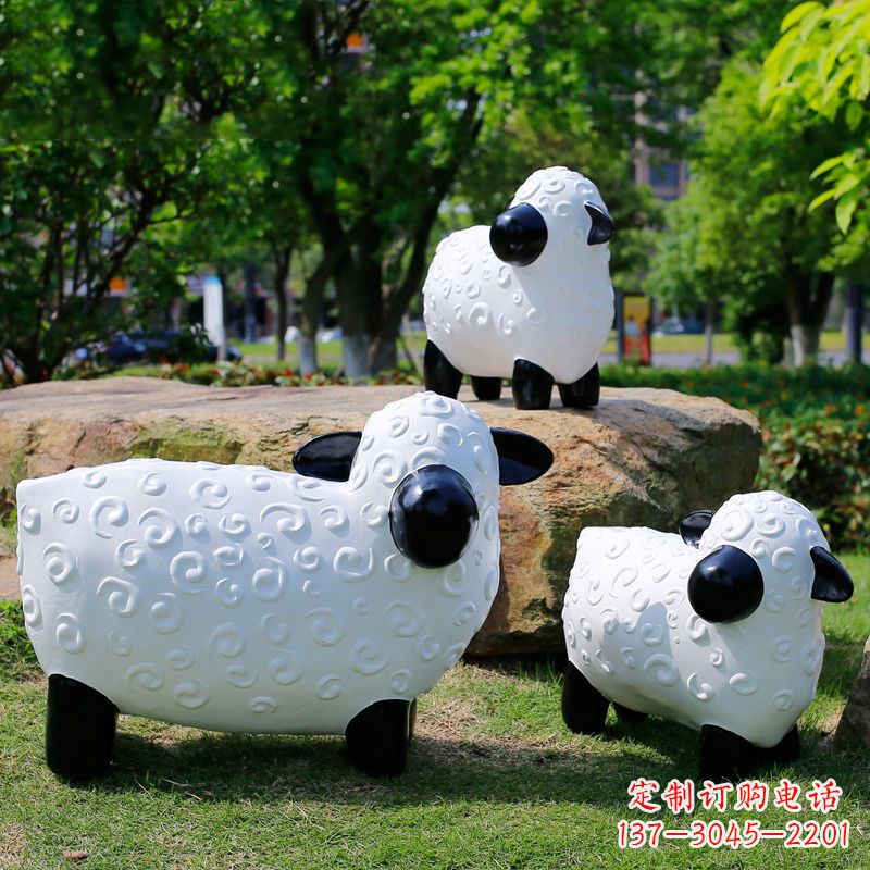 重庆玻璃钢卡通动物雕塑,增添公园草坪韵味