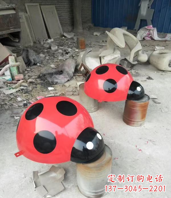 重庆玻璃钢制瓢虫雕塑绚丽多彩的公园景观摆件