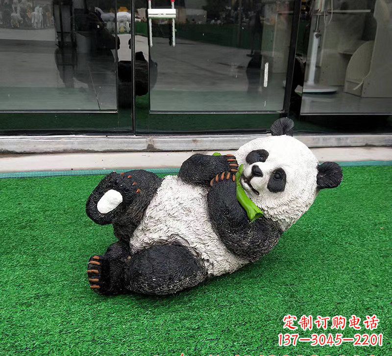 重庆玻璃钢熊猫雕塑象征动物保护的艺术品