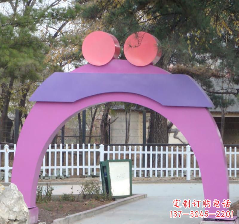 重庆不锈钢爱心拱门雕塑给城市艺术添彩