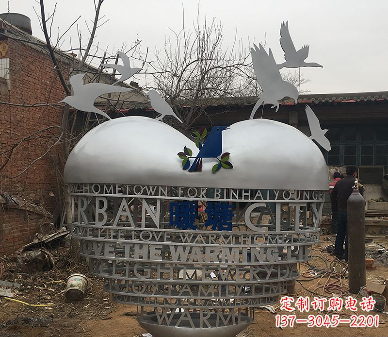 重庆不锈钢爱心字母雕塑——象征着爱的礼物
