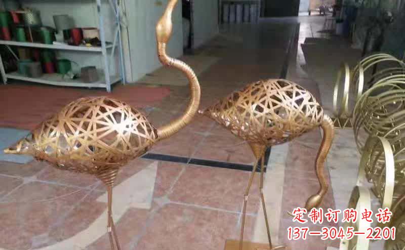 重庆仙鹤雕塑以不锈钢编制而成