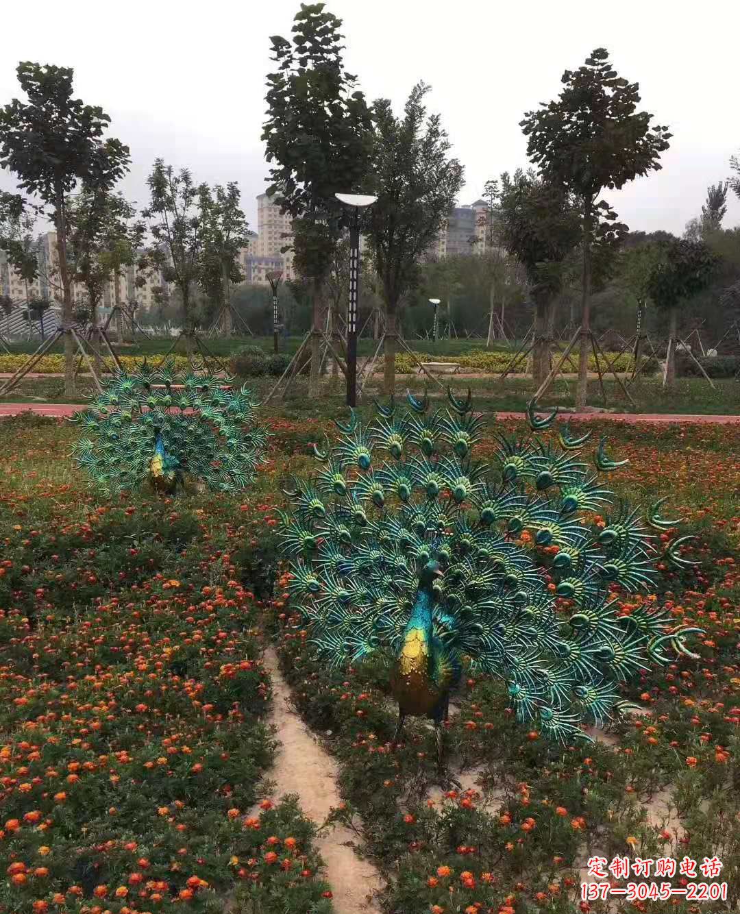 重庆不锈钢彩绘孔雀开屏雕塑公园景观动物雕塑