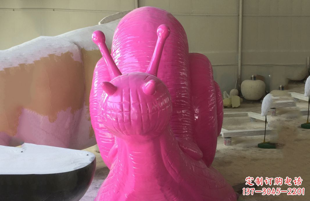 重庆不锈钢彩绘蜗牛雕塑给公园景观增添点缀