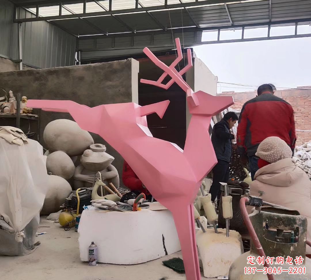 重庆不锈钢彩绘小鹿雕塑艺术与美感的完美结合