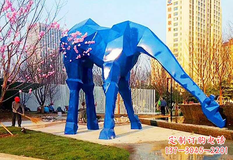 重庆不锈钢彩色大型几何长颈鹿雕塑