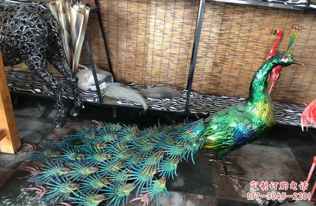重庆不锈钢彩色景观孔雀雕塑