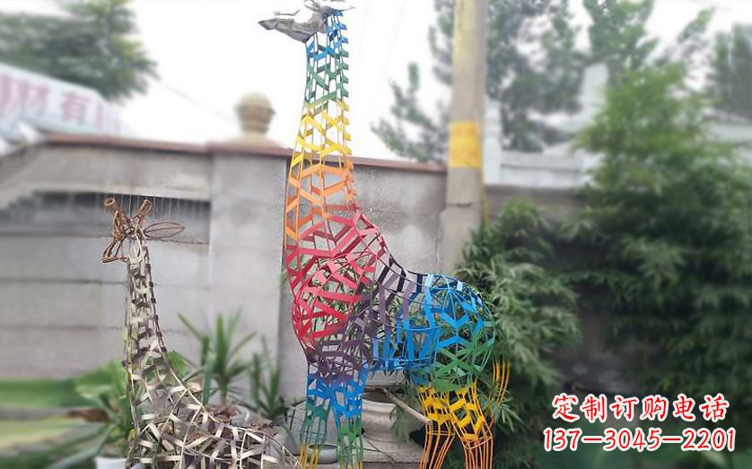 重庆不锈钢长颈鹿雕塑把自然美景带入室内