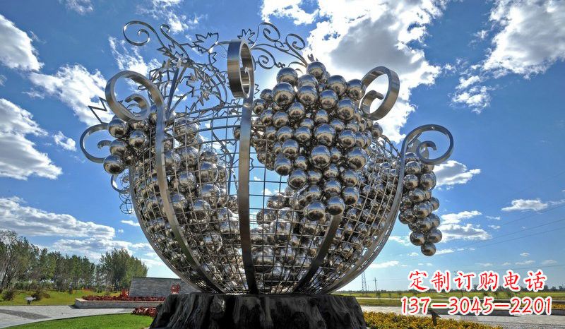 重庆不锈钢葡萄雕塑——城市的艺术之美