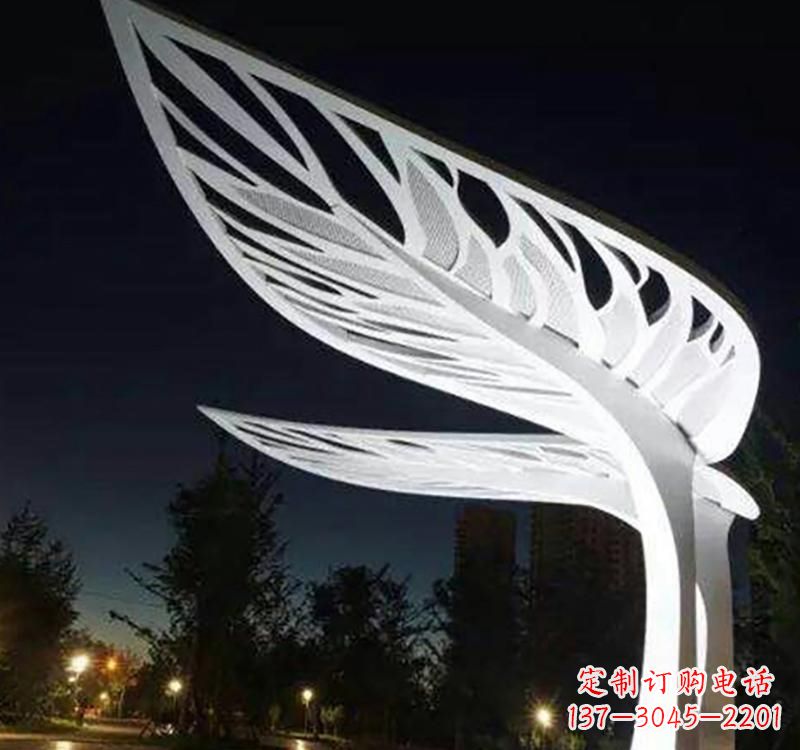 重庆不锈钢树叶雕塑点缀城市景观