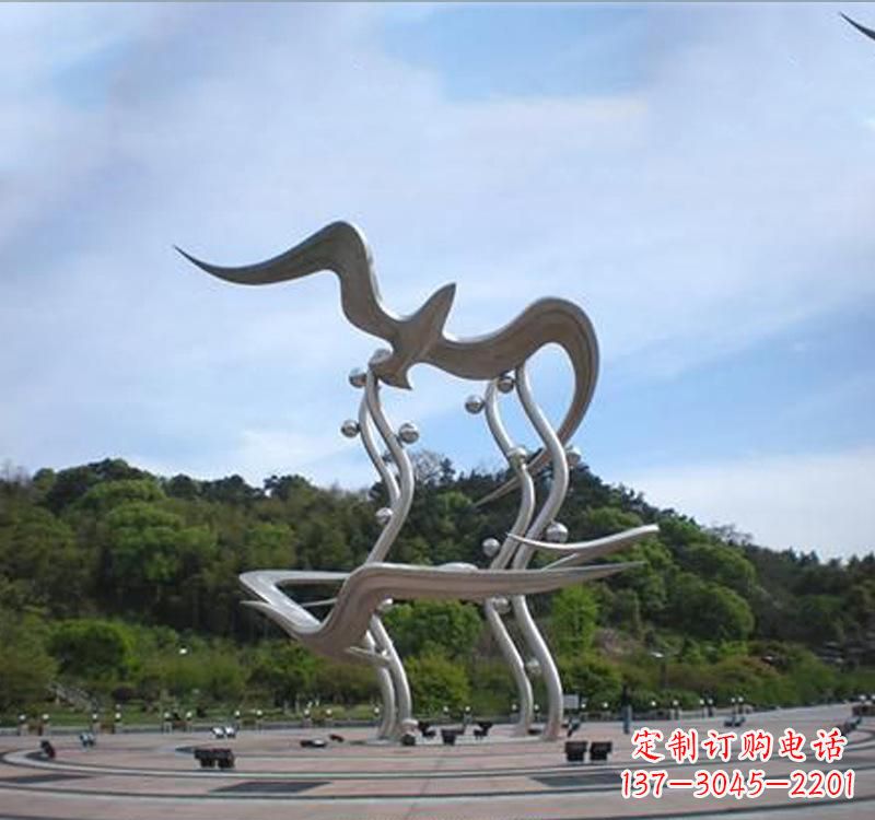 重庆大雁展翅飞越城市圆环