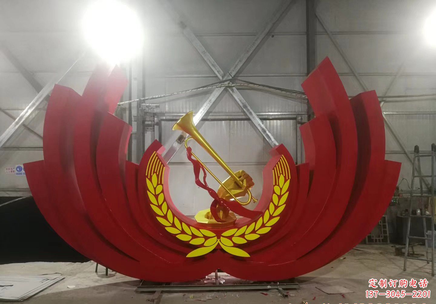 重庆不锈钢冲锋号雕塑缅怀英雄,祝福未来