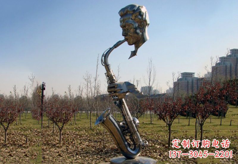 重庆静谧而神秘的不锈钢萨克斯雕塑