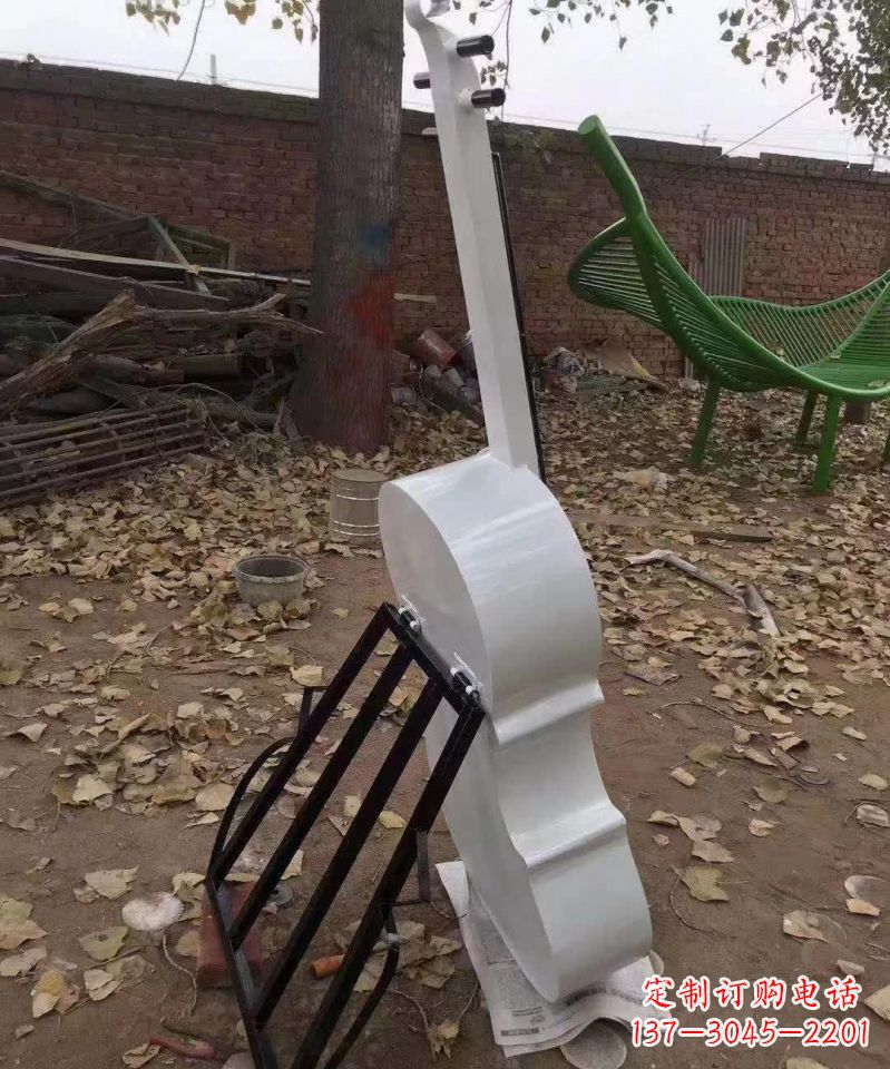 重庆不锈钢大提琴雕塑——古典音乐的艺术表现
