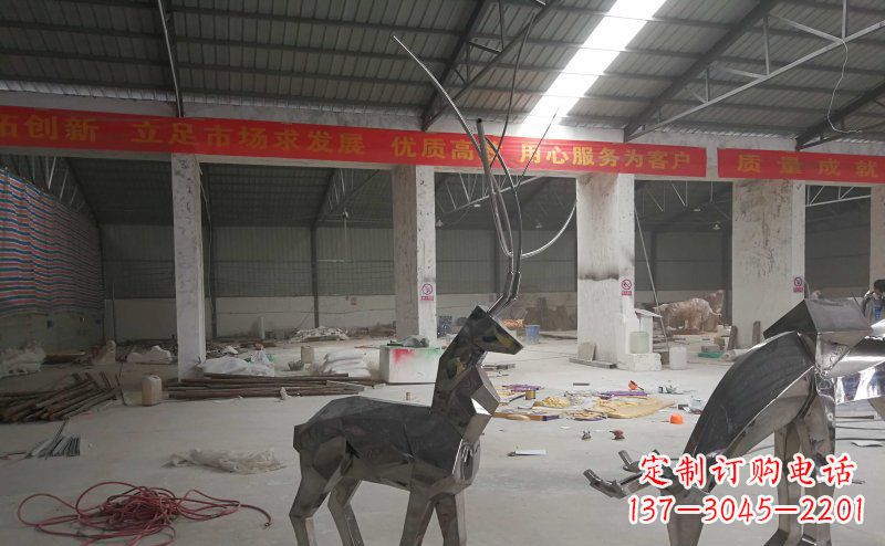 重庆不锈钢麋鹿雕塑静谧美丽的自然之美