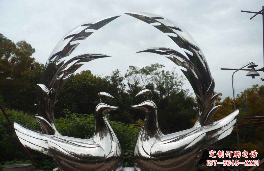 重庆不锈钢孔雀雕塑浪漫与灵动