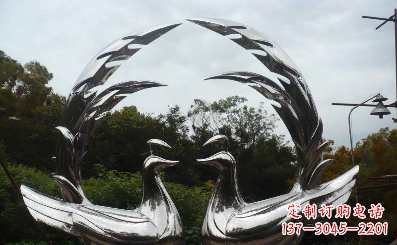 重庆不锈钢制作的孔雀雕塑