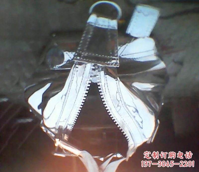 重庆精美不锈钢手提包雕塑