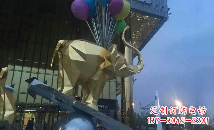 重庆大象踩高跷——点缀城市景观