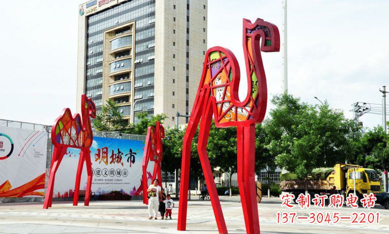 重庆不锈钢大型抽象骆驼雕塑