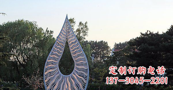 重庆水滴雕塑给公园带来流动的美