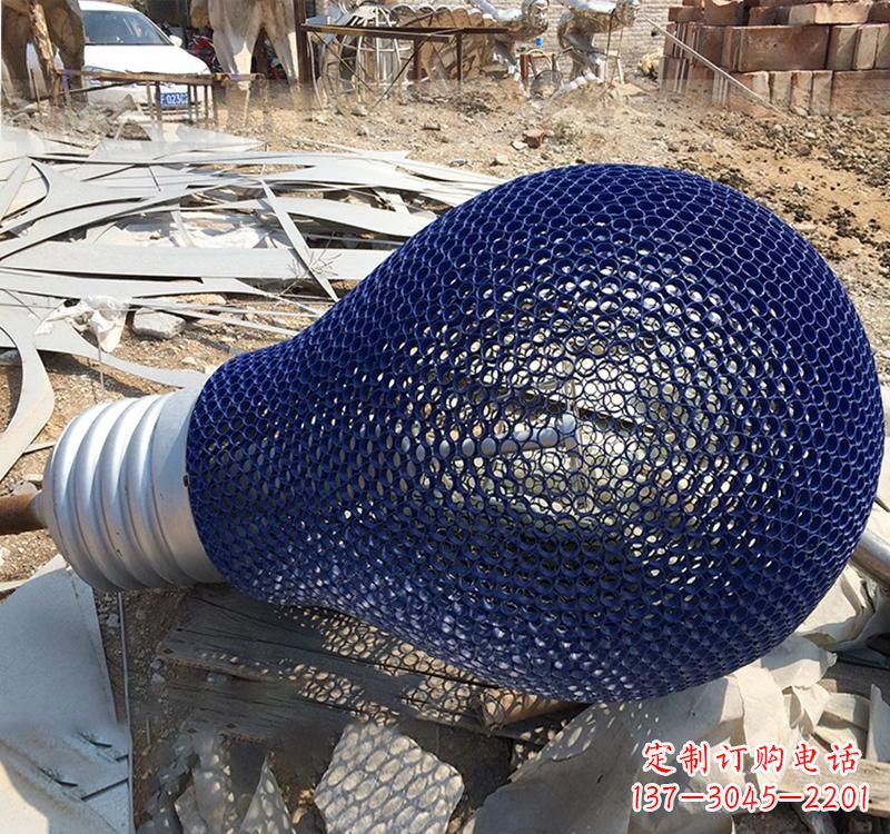 重庆不锈钢灯泡雕塑灯光下的美丽之美