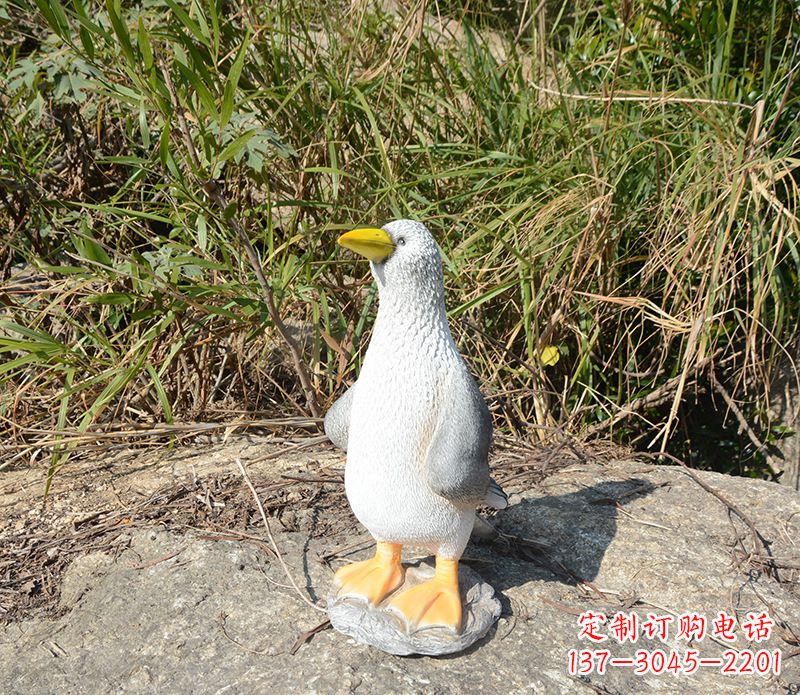 重庆和平鸽雕塑传递和平的美丽象征