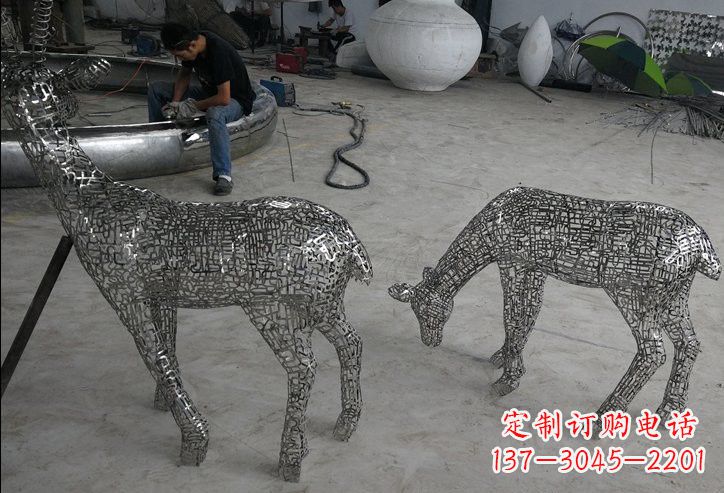 重庆不锈钢动物镂空鹿雕塑精美的艺术品