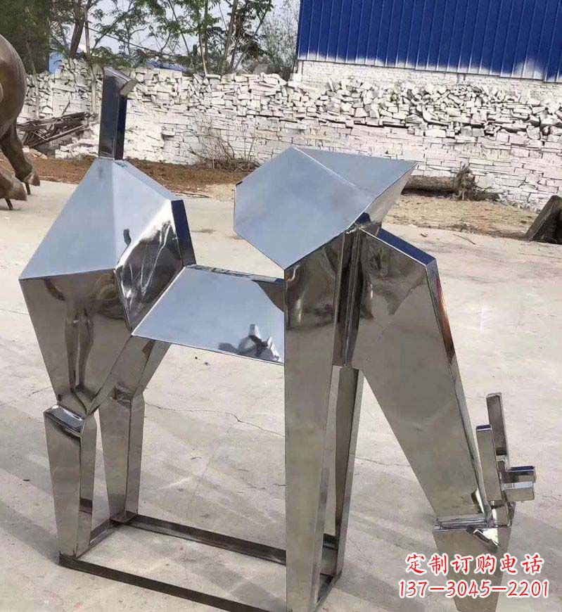 重庆不锈钢锻造的景观小鹿雕塑